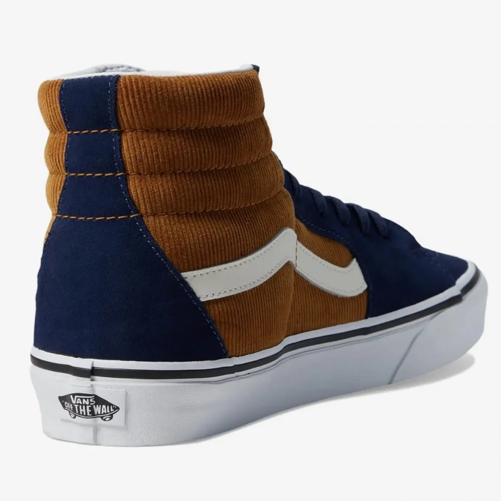 Vans WMNS Sk8-Hi
Mini Cord Blue/Brown
VN0007NS0BO
Sneakers 

CORDUROY - Picture 6 of 16